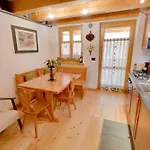 Appartement Borgo Nuovo Deluxe - Netflix, Plus, A 2 Minuti Dalle Piste Con Garage Box E Parcheggio Privato Incluso
